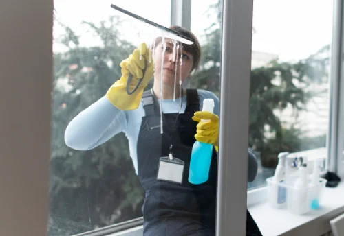 Nettoyage de vitres intérieures et extérieures à Bourdonné
